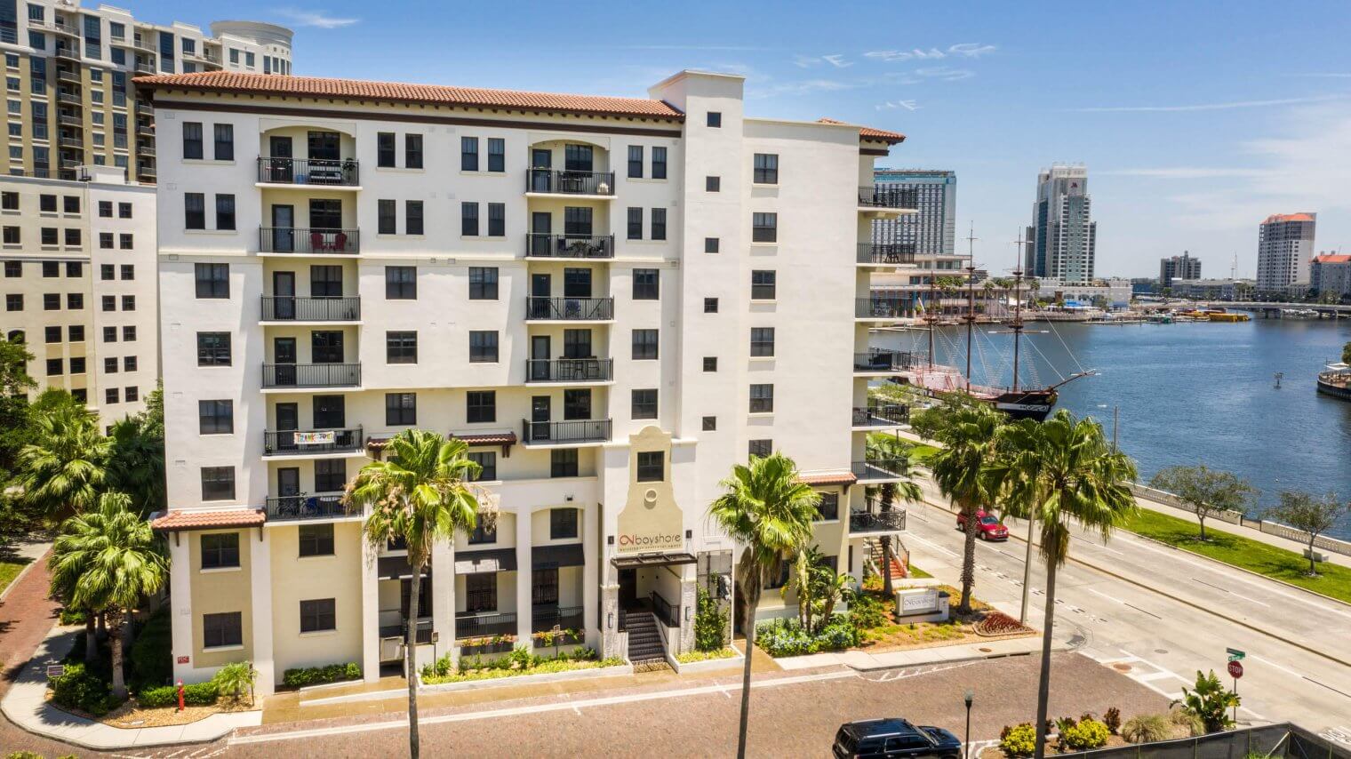2bayshore luxury apartments tampa exterior view 016